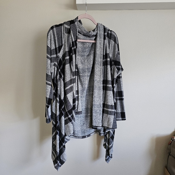 Women's Gray Plaid Shawl - Picture 1 of 1